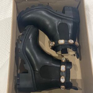 Steve Madden Amulet Boots 7.5